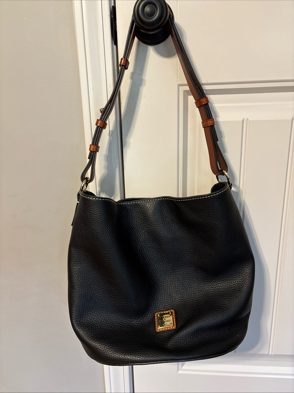 Dooney & Bourke Black Pebble Grain Leather Thea Feed Bag EUC